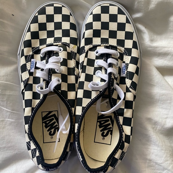 Vans authentic shoe, classic checker pattern. - Picture 2 of 6